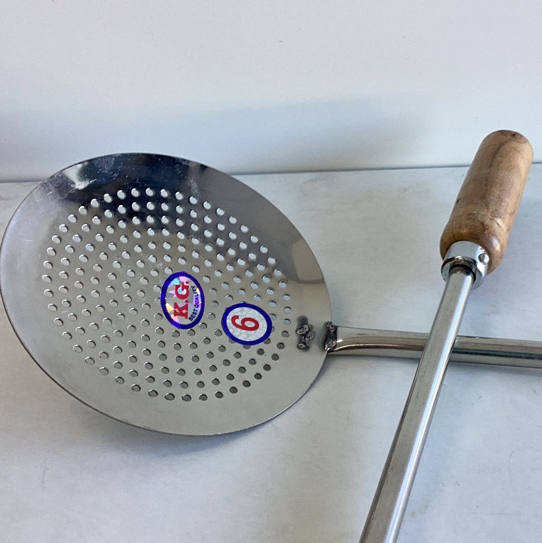LADLE WITH HOLE SIZE 6