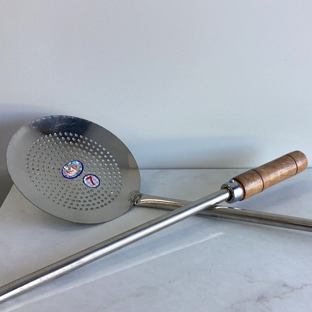 LADLE WITH HOLE SIZE 7