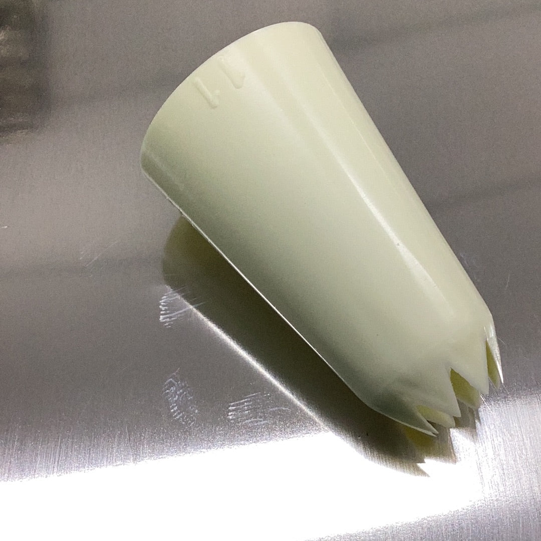 Cake Decorating Tube Star 11mm